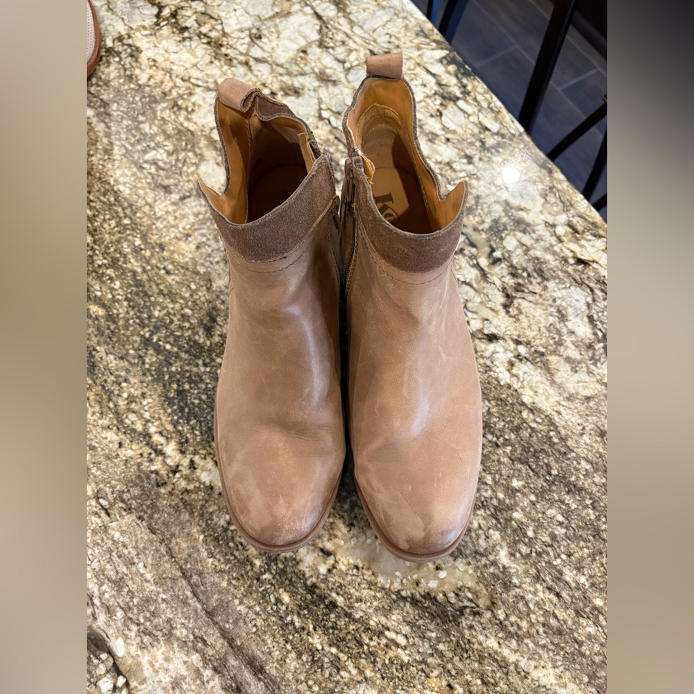 Korks size 9 booties. Very good condition